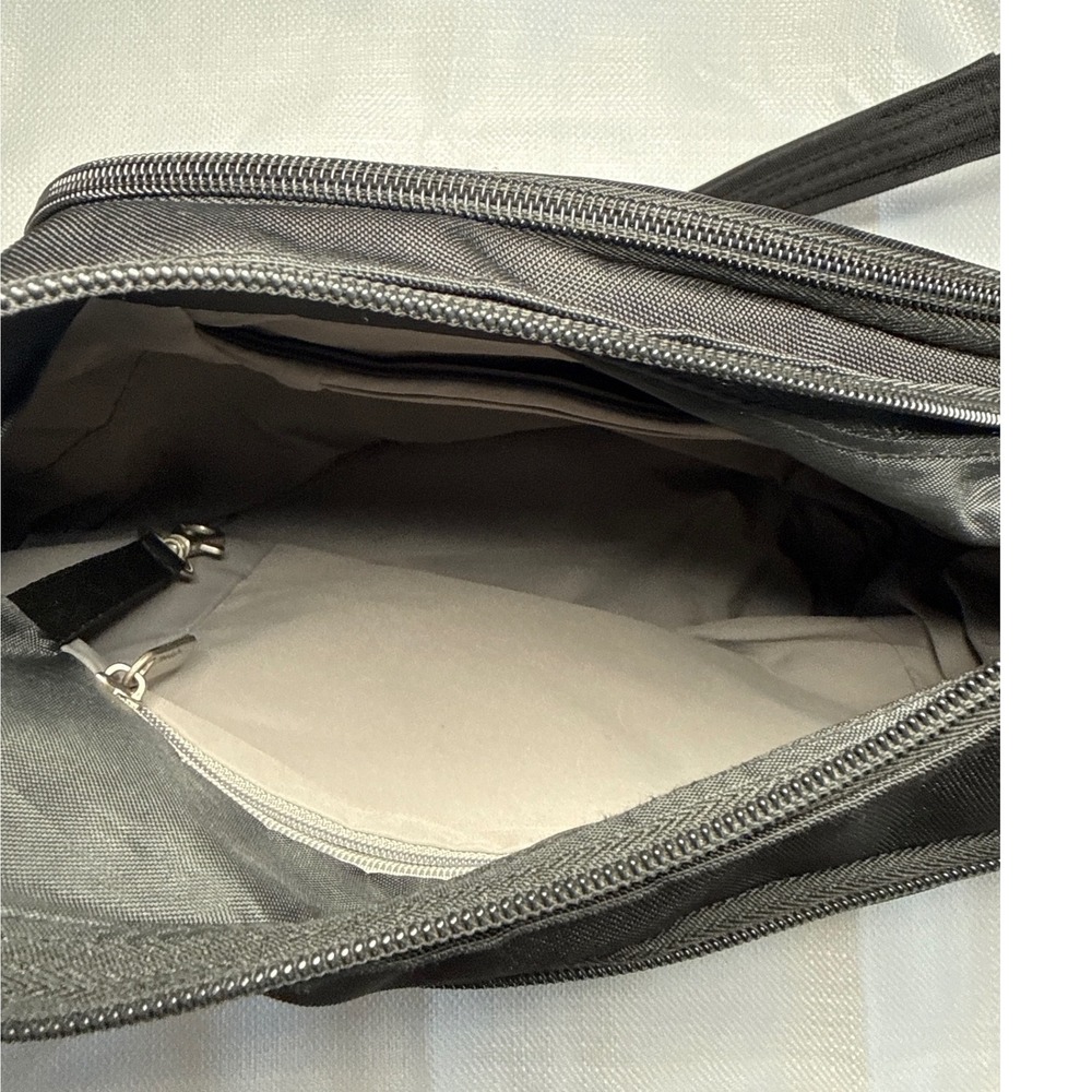 Travelon Anti-Theft Classic Messenger Bag Black Nylon Crossbody Travel Purse - Picture 7 of 9